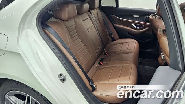 Mercedes-Benz E-Class 2023 — Şəkil 11/20