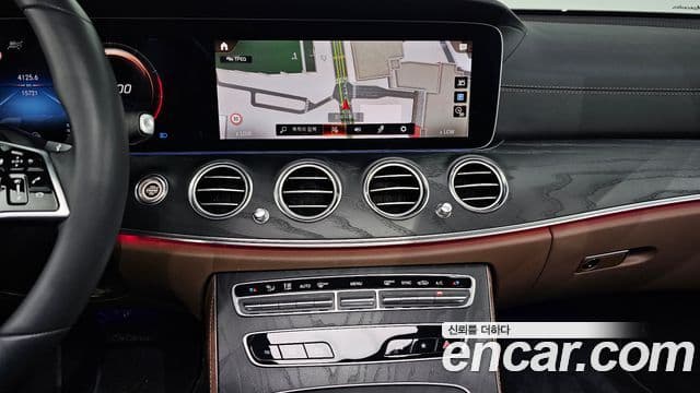 Mercedes-Benz E-Class 2023 — Şəkil 12/20