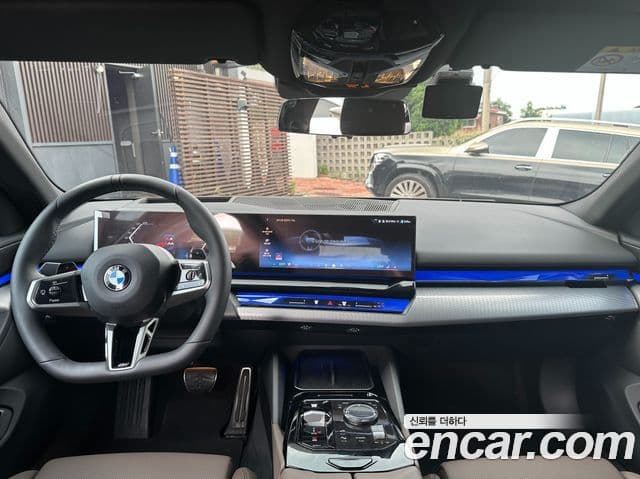BMW 5 Series 2025 — ფოტო 8/17