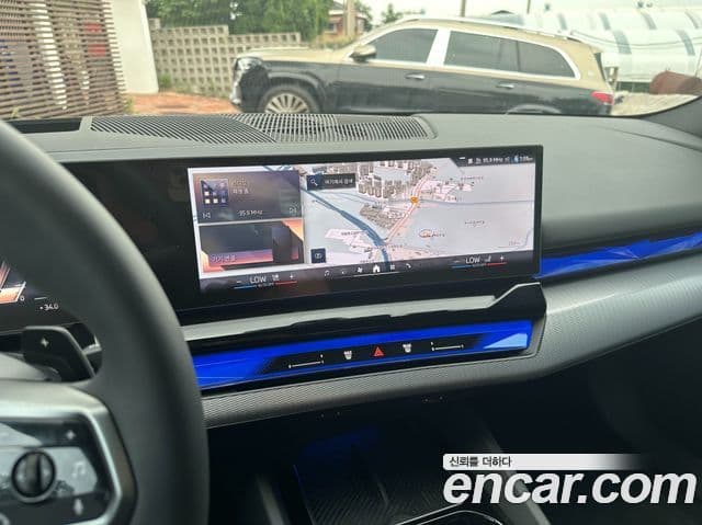 BMW 5 Series 2025 — ფოტო 9/17