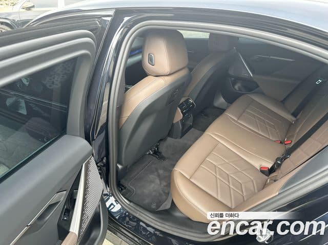 BMW 5 Series 2025 — ფოტო 12/17