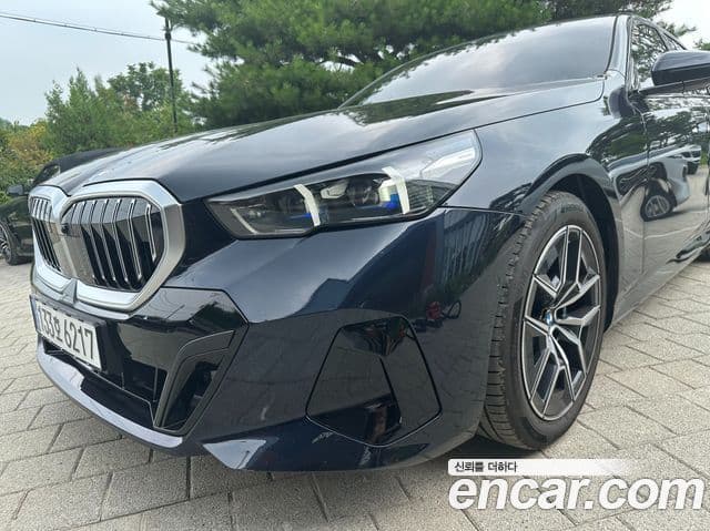 BMW 5 Series 2025 — ფოტო 16/17