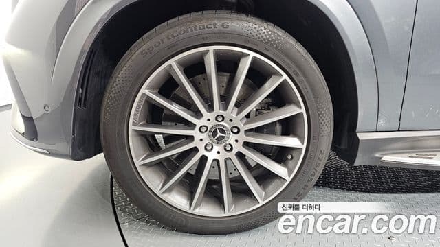 Mercedes-Benz GLE-Class 2023 — Photo 32/38