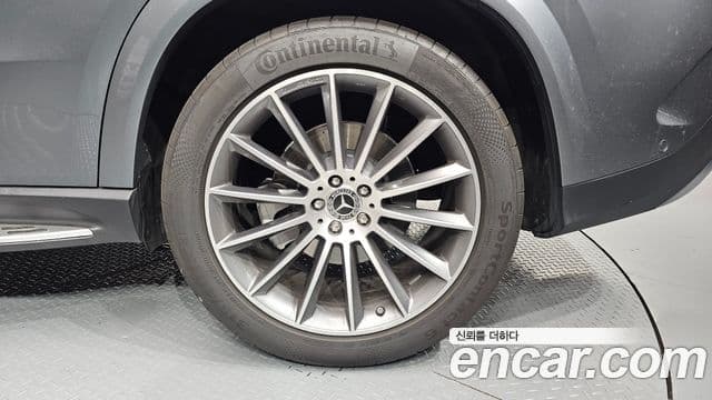Mercedes-Benz GLE-Class 2023 — Photo 9/38