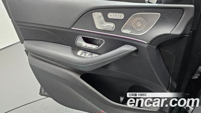 Mercedes-Benz GLE-Class 2023 — Photo 36/38