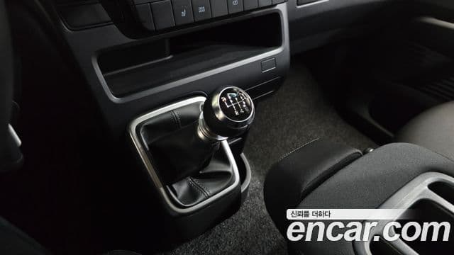 Hyundai Staria 2024 — фото 8 из 20
