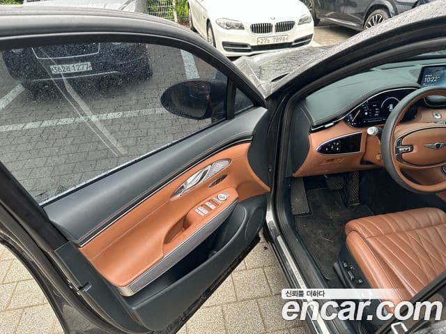 Genesis GV70 2023 — Şəkil 10/17