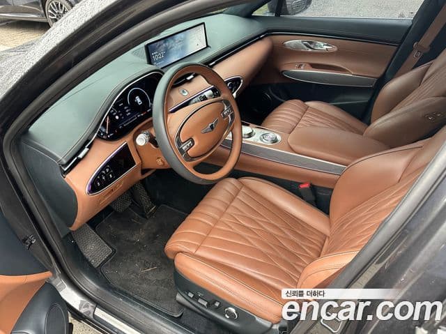 Genesis GV70 2023 — фото 11 из 17
