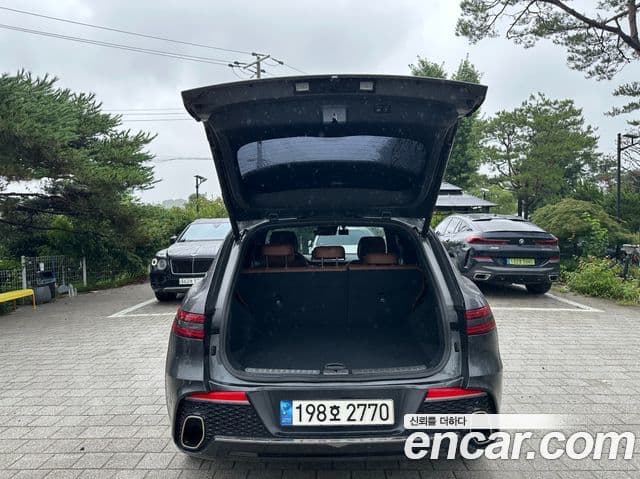 Genesis GV70 2023 — Şəkil 14/17