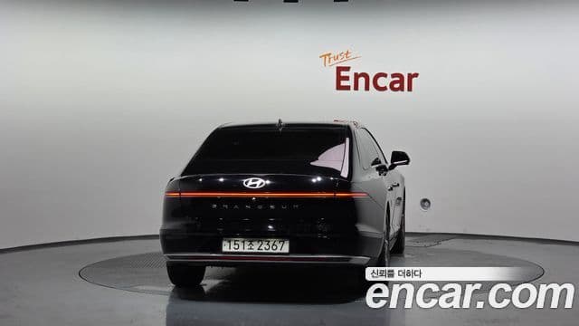 Hyundai Grandeur Hybrid 2023 — ფოტო 17/20
