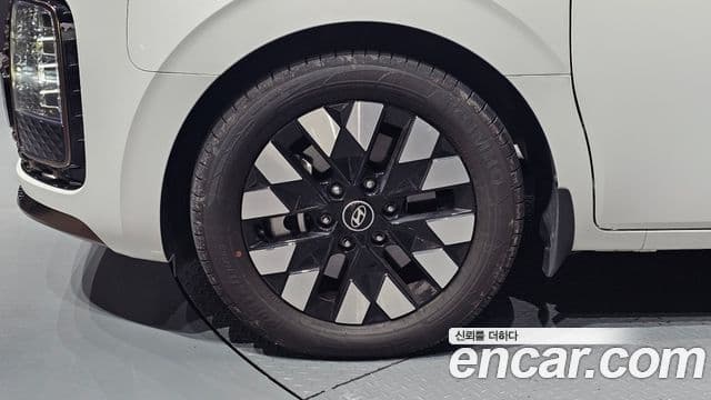 Hyundai Staria 2024 — ფოტო 5/20