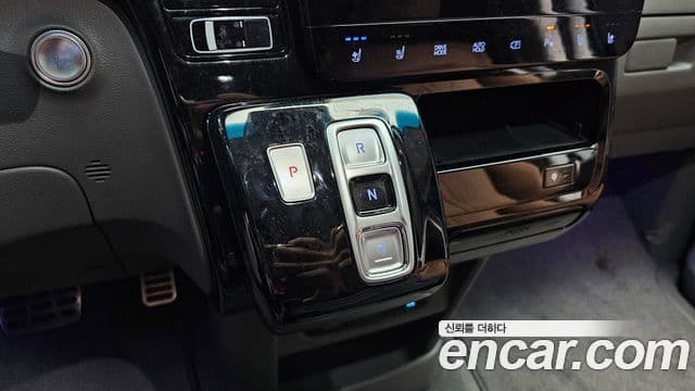 Hyundai Staria 2024 — ფოტო 9/20