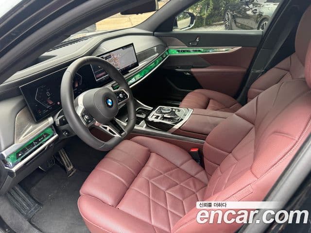 BMW 7 Series 2025 — фото 11 из 15