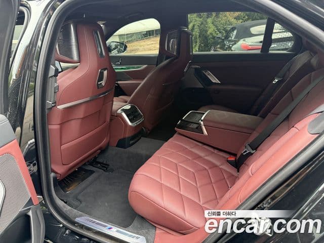 BMW 7 Series 2025 — фото 12 из 15
