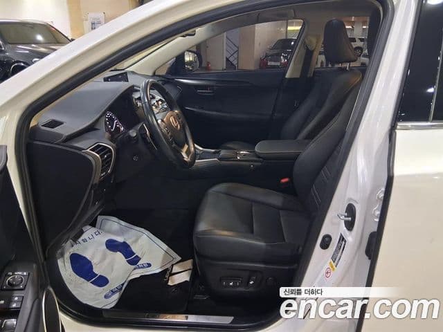 Lexus NX300h 2018 — Şəkil 7/20