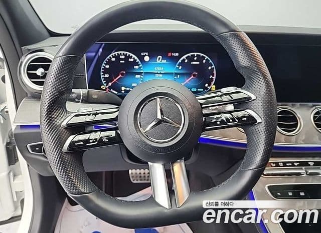 Mercedes-Benz E-Class 2022 — ფოტო 7/19