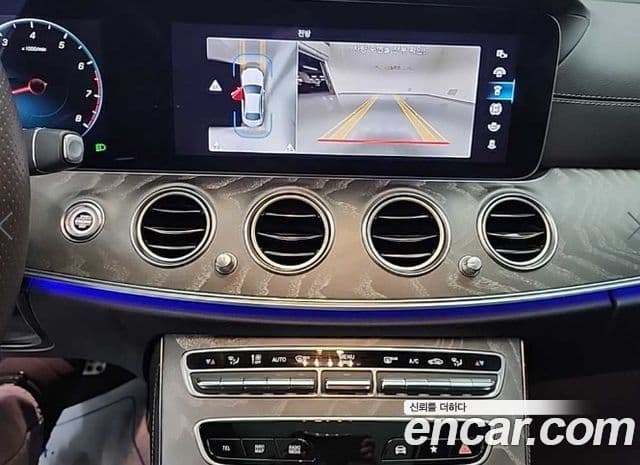 Mercedes-Benz E-Class 2022 — ფოტო 8/19