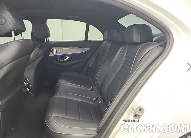 Mercedes-Benz E-Class 2022 — ფოტო 12/19