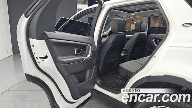 Land Rover Discovery Sport 2019 — Фото 12/20