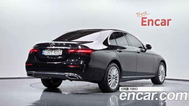 Mercedes-Benz E-Class 2022 — Фото 2/20