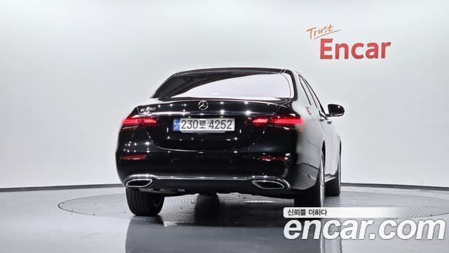 Mercedes-Benz E-Class 2022 — Фото 4/20