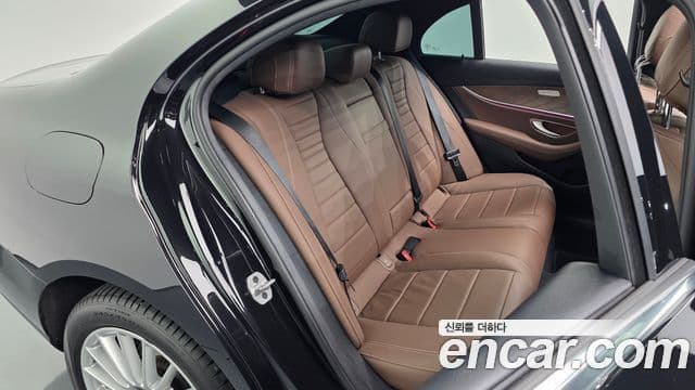 Mercedes-Benz E-Class 2022 — Фото 11/20