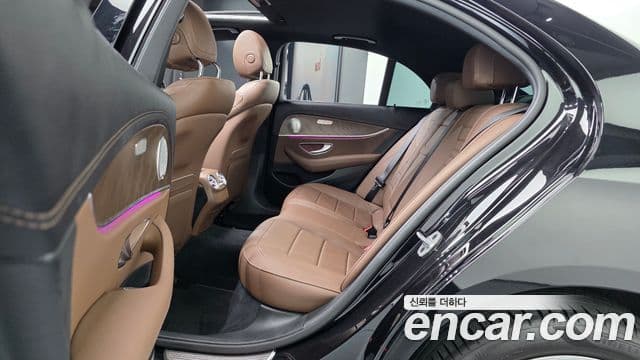 Mercedes-Benz E-Class 2022 — Фото 12/20