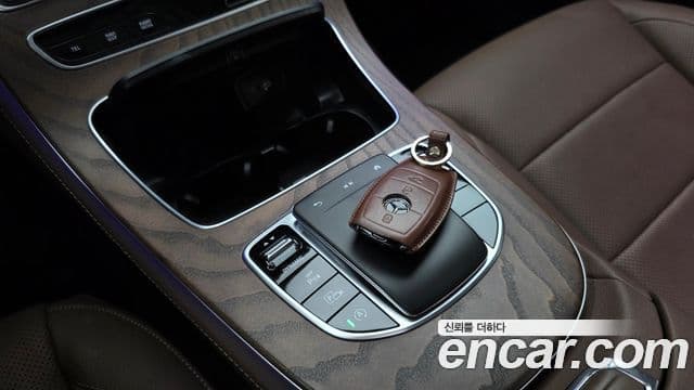 Mercedes-Benz E-Class 2022 — Фото 19/20