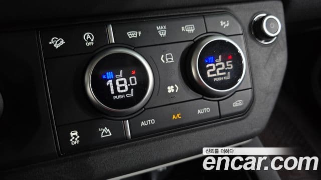 Land Rover Defender 2022 — ფოტო 15/20