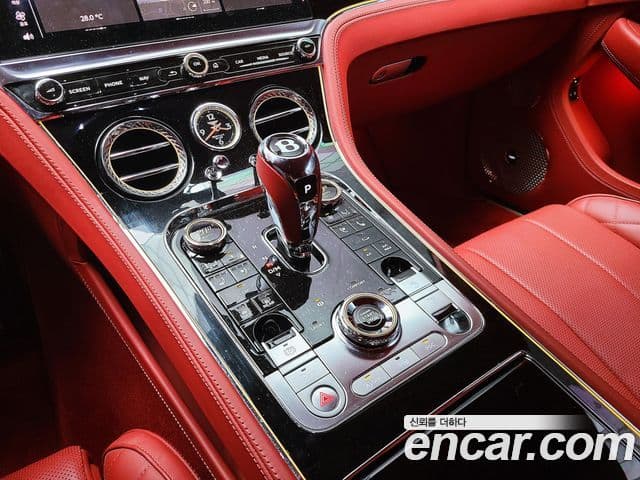 Bentley Continental GT 2020 — ფოტო 13/20