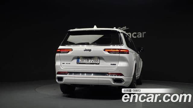 Jeep Grand Cherokee 2022 — ფოტო 4/20
