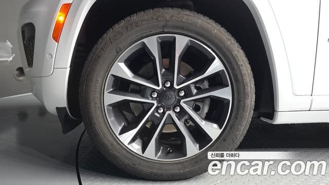 Jeep Grand Cherokee 2022 — ფოტო 5/20