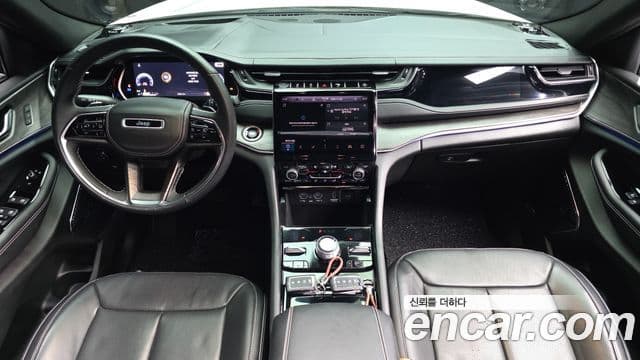 Jeep Grand Cherokee 2022 — ფოტო 7/20