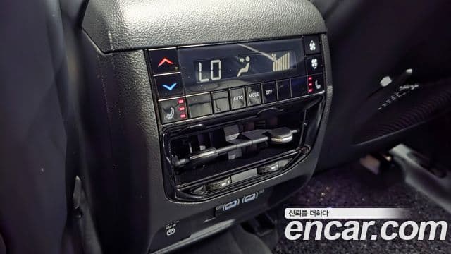 Jeep Grand Cherokee 2022 — ფოტო 19/20