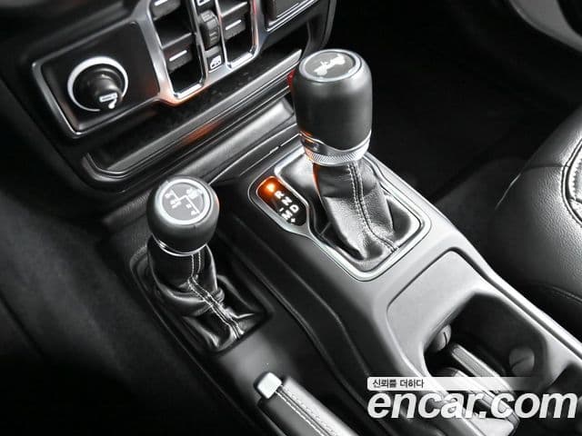 Jeep Wrangler 2022 — Şəkil 8/20