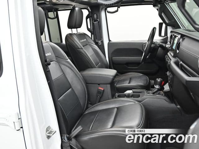Jeep Wrangler 2022 — Şəkil 9/20