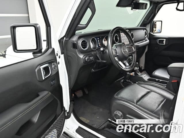 Jeep Wrangler 2022 — Şəkil 11/20