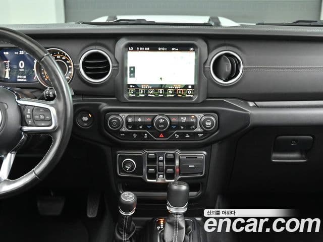 Jeep Wrangler 2022 — Şəkil 14/20