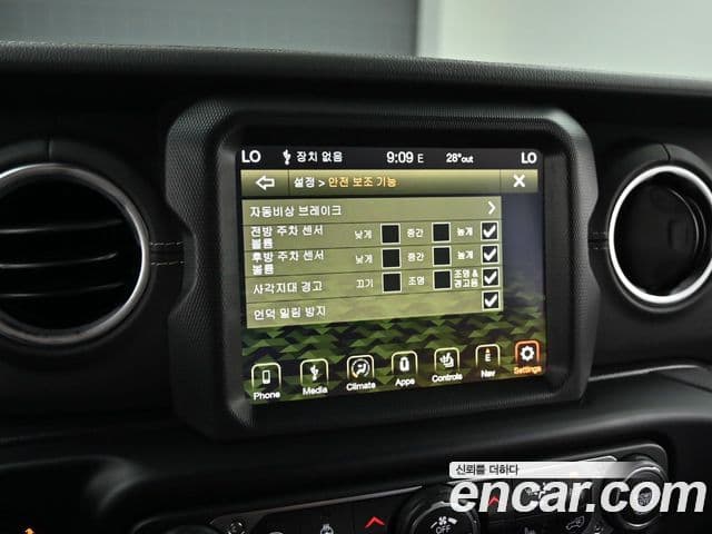 Jeep Wrangler 2022 — Şəkil 17/20