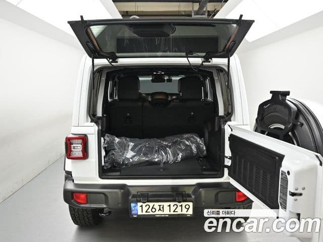 Jeep Wrangler 2022 — Şəkil 19/20
