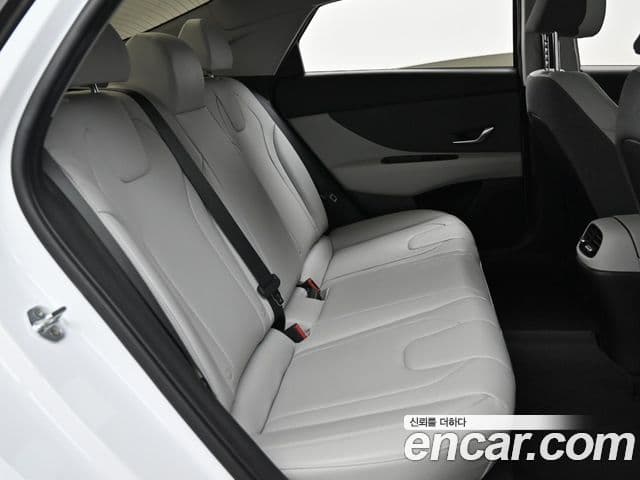 Hyundai Avante 2021 — ფოტო 8/20