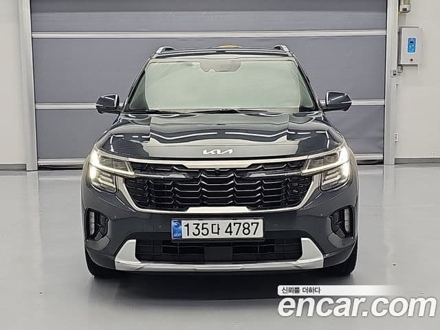 Kia Seltos 2022 — ფოტო 2/18