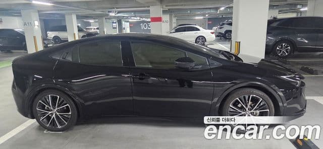 Toyota Prius 2024 — ფოტო 7/10