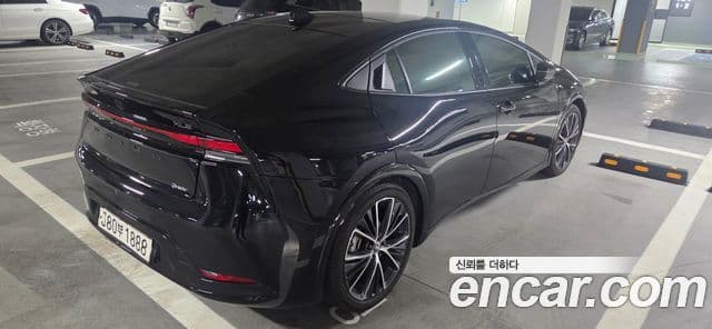 Toyota Prius 2024 — ფოტო 2/10