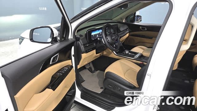 Kia Carnival 2022 — фото 8 из 20