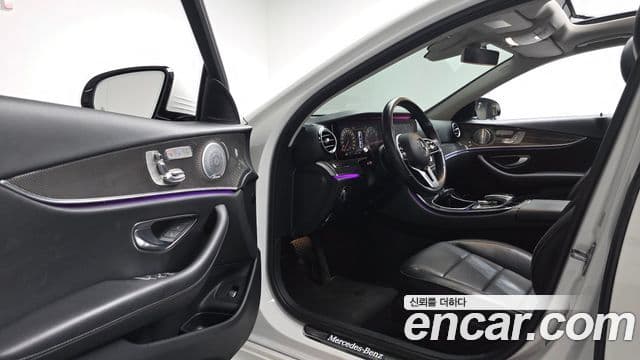 Mercedes-Benz E-Class 2020 — фото 10 из 20