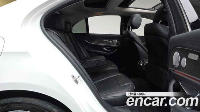 Mercedes-Benz E-Class 2020 — ფოტო 11/20