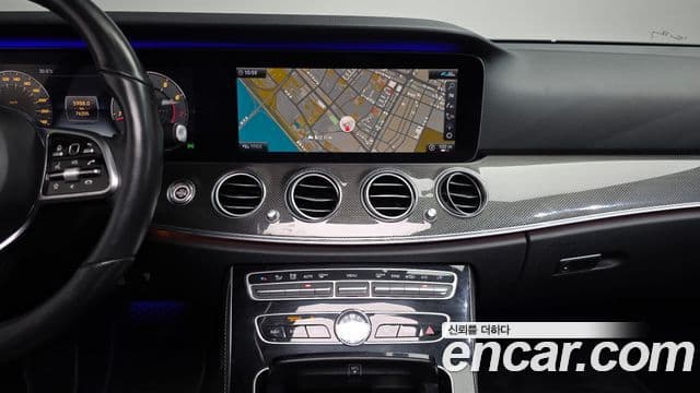 Mercedes-Benz E-Class 2020 — ფოტო 13/20