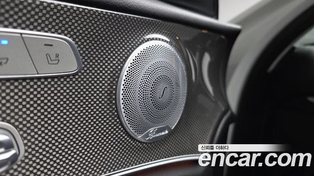 Mercedes-Benz E-Class 2020 — ფოტო 17/20