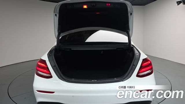 Mercedes-Benz E-Class 2020 — фото 20 из 20